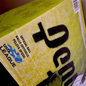 Box of Brand new Penn Tennis balls - 18 cans @$2